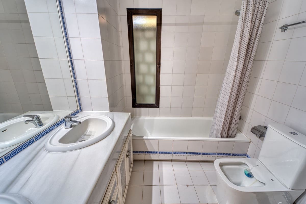 4 soverom Villa til salgs i Nueva Andalucia med garasje - € 1 700 000 (Ref: 9554358)