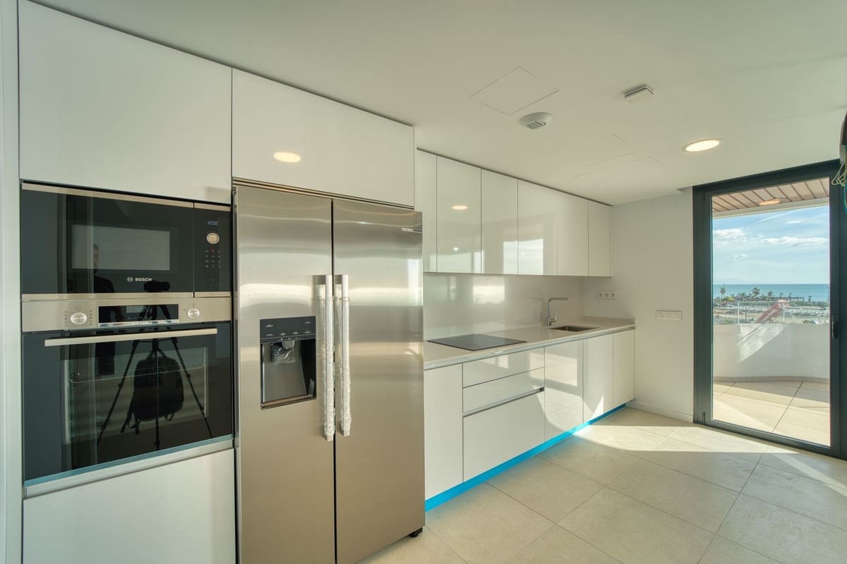 Apartamento de 3 habitaciones en Torremolinos en venta - 1.100.000 € (Ref: 9554359)