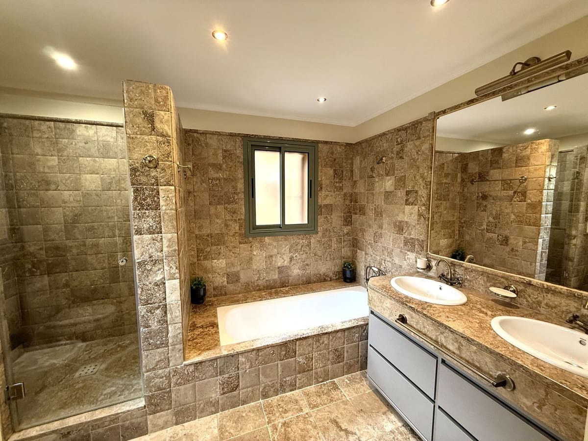 3 slaapkamer Appartement te koop in Atalaya-Isdabe met garage - € 695.000 (Ref: 9554360)