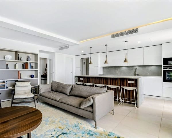 3 makuuhuone Kattohuoneisto myytävänä paikassa Los Monteros, Marbella - 695 000 € (Ref: 9557443)