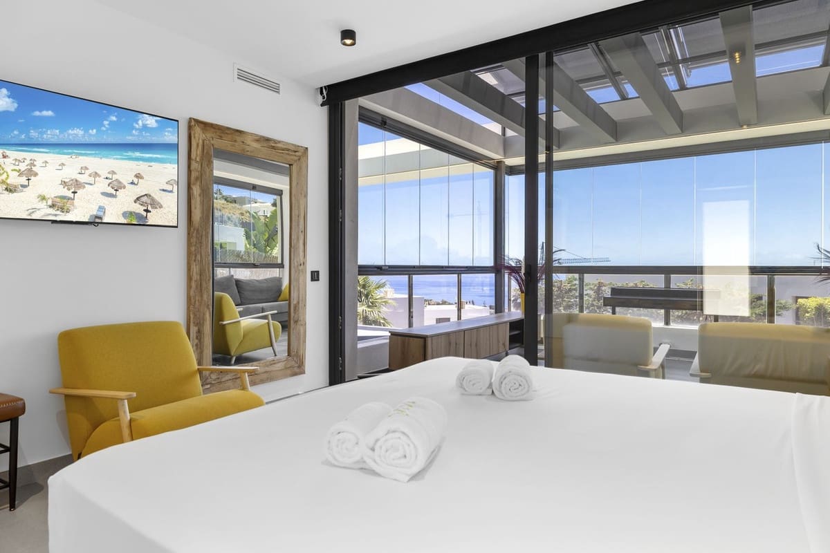 Chalet de 4 habitaciones en Mijas en venta - 1.800.000 € (Ref: 9557446)