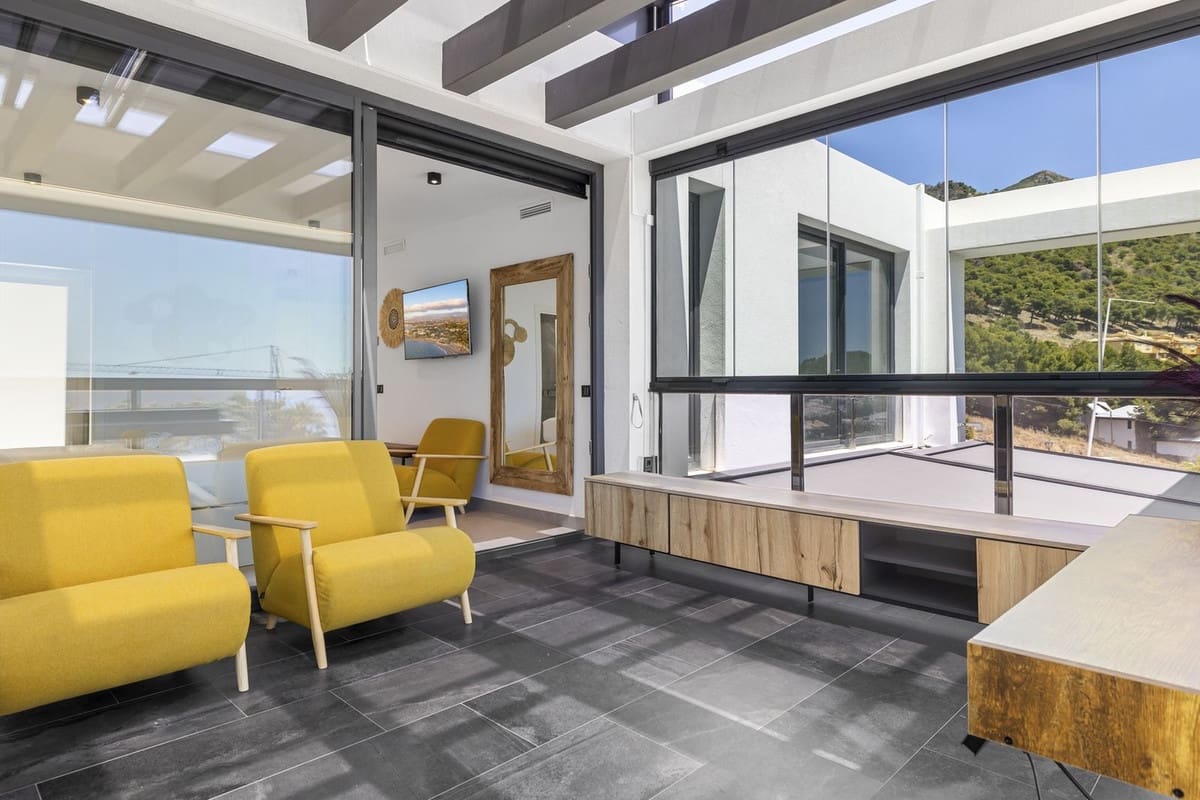 Chalet de 4 habitaciones en Mijas en venta - 1.800.000 € (Ref: 9557446)