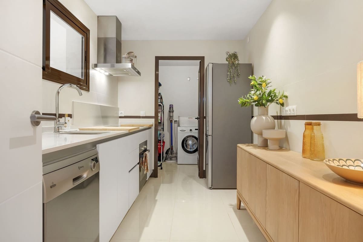 2 soverom Leilighet til salgs i Estepona med garasje - € 330 000 (Ref: 9557447)