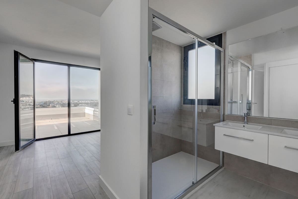 3 quarto Penthouse para venda em Estepona - 700 000 € (Ref: 9557448)