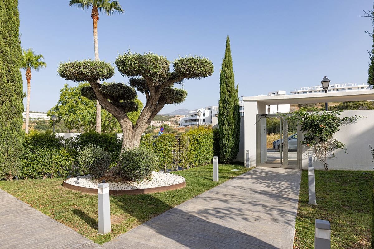 3 quarto Penthouse para venda em Estepona - 700 000 € (Ref: 9557448)