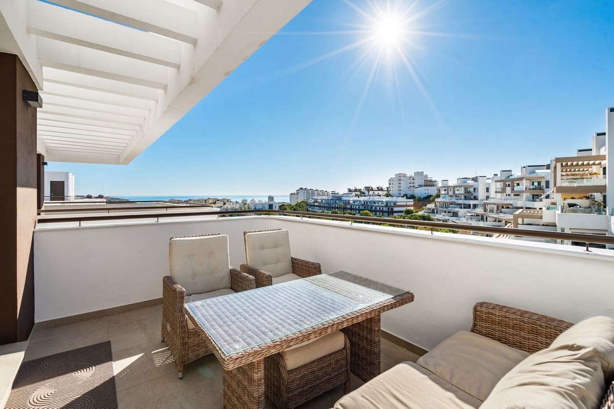 Ático de 3 habitaciones en Estepona en venta - 899.000 € (Ref: 9557449)