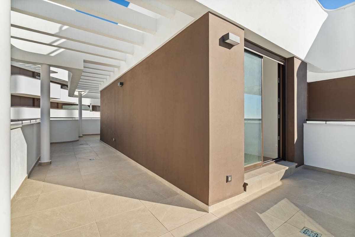 Ático de 3 habitaciones en Estepona en venta - 899.000 € (Ref: 9557449)