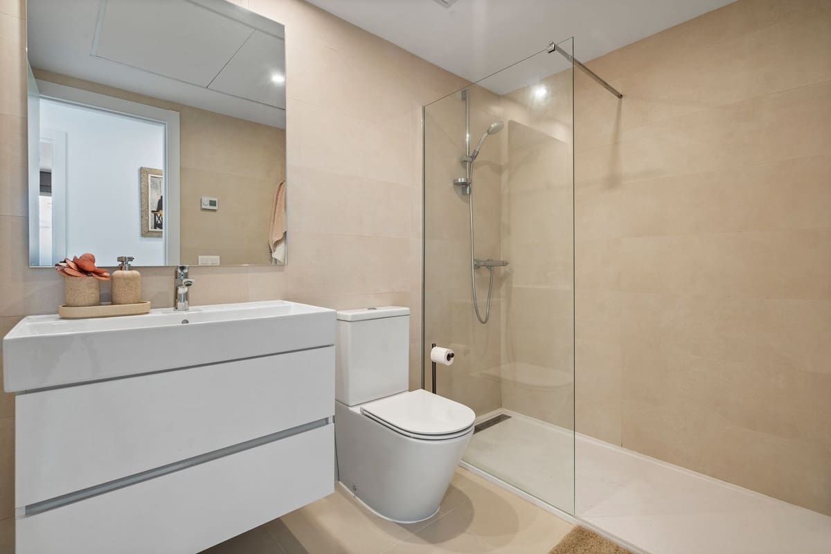 Ático de 3 habitaciones en Estepona en venta - 899.000 € (Ref: 9557449)