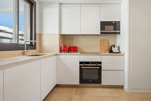 Ático de 3 habitaciones en Parque Central, Estepona en venta - 899.000 € (Ref: 9557449)