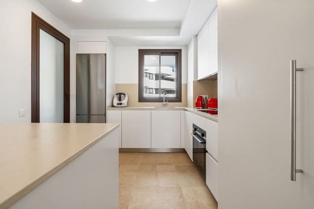 Ático de 3 habitaciones en Parque Central, Estepona en venta - 899.000 € (Ref: 9557449)