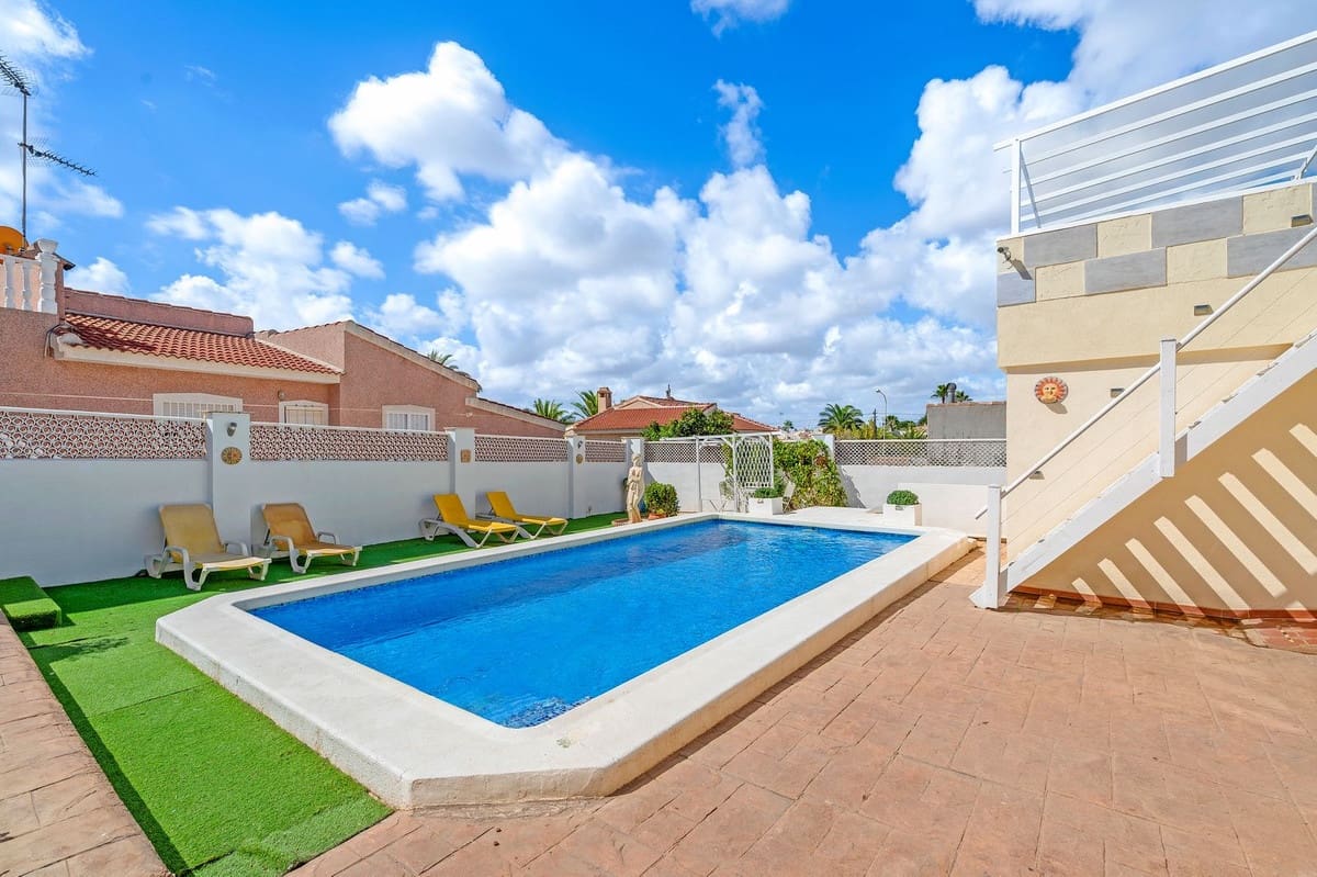 7 bedroom Villa for sale in Rojales - € 699,000 (Ref: 9557450)