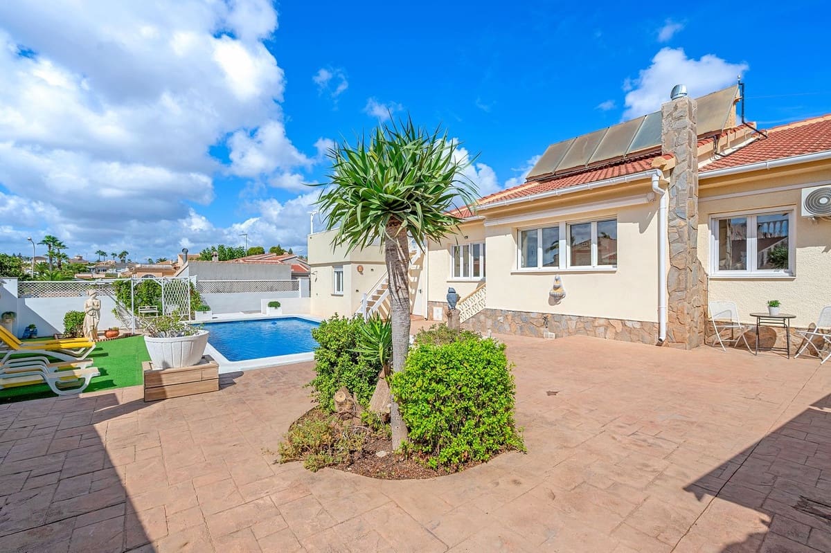 7 bedroom Villa for sale in Rojales - € 699,000 (Ref: 9557450)