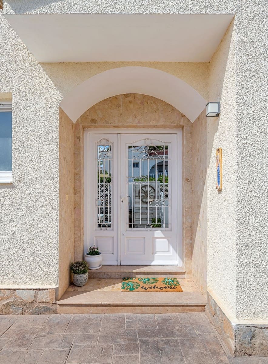 7 bedroom Villa for sale in Rojales - € 699,000 (Ref: 9557450)