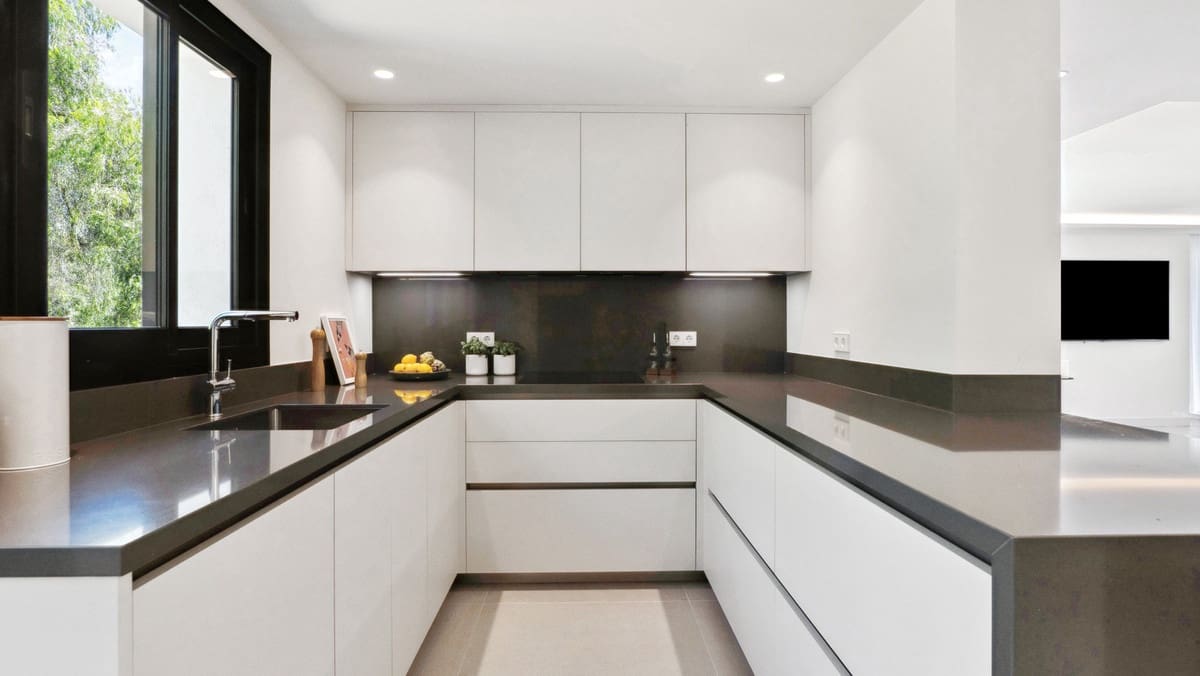 5 soverom Villa til salgs i Nueva Andalucia - € 2 495 000 (Ref: 9564145)