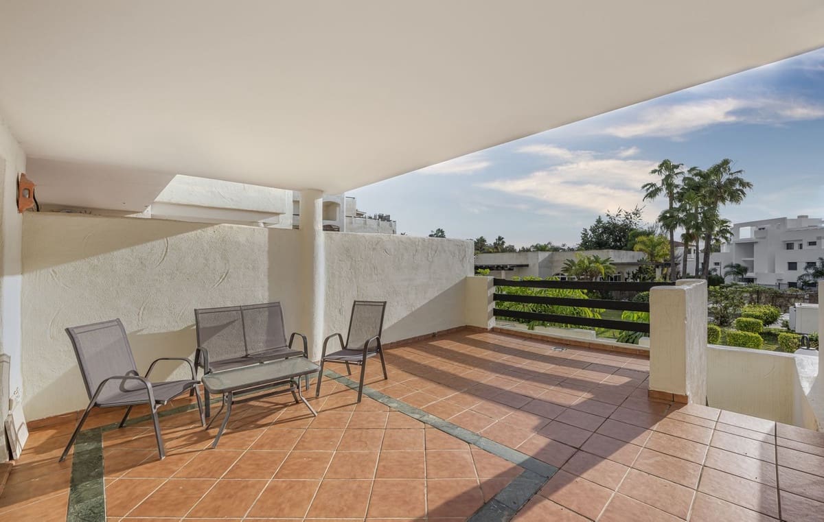 2 chambre Appartement à vendre à Estepona avec garage - 325 000 € (Ref: 9567838)