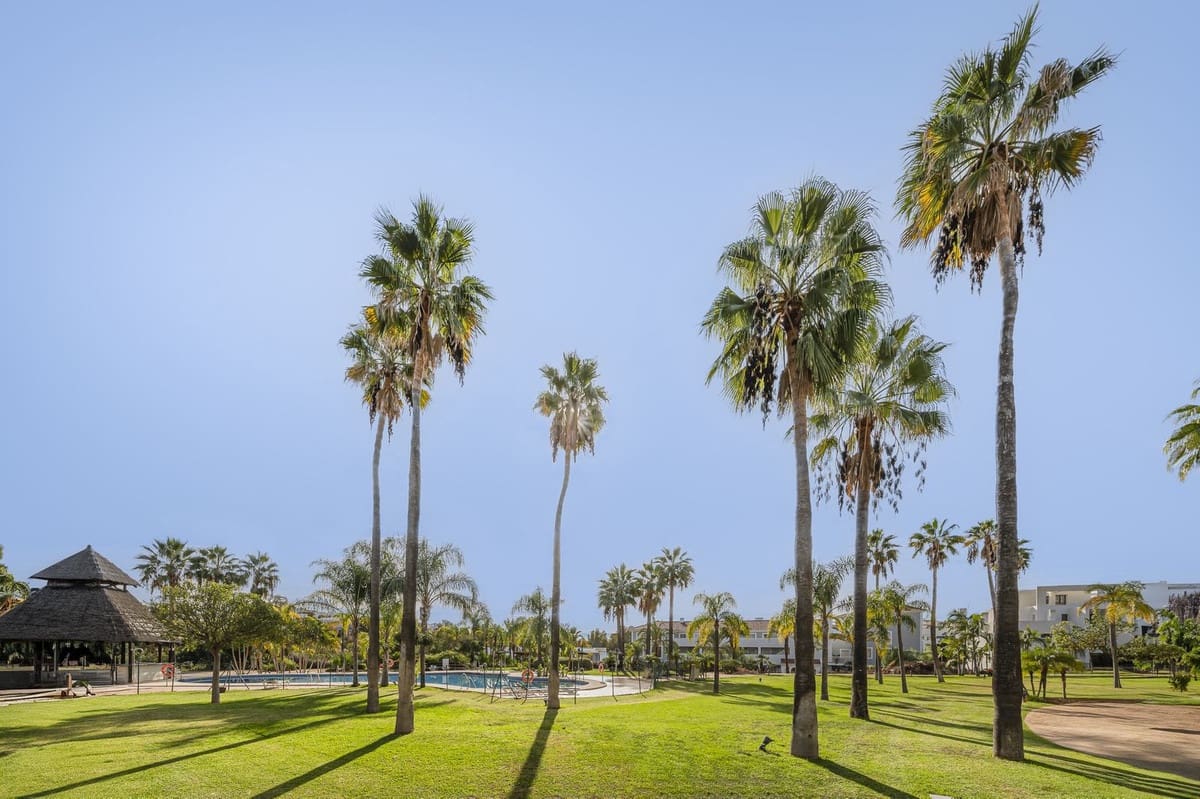 2 chambre Appartement à vendre à Estepona avec garage - 325 000 € (Ref: 9567838)