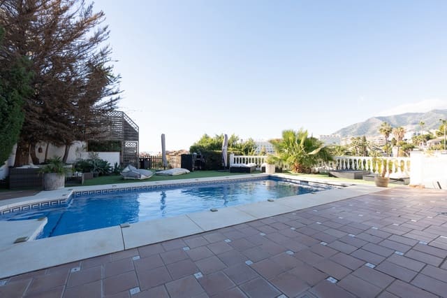 4 soveværelse Villa til salg i La Capellania, Benalmádena - € 950.000 (Ref: 9570305)