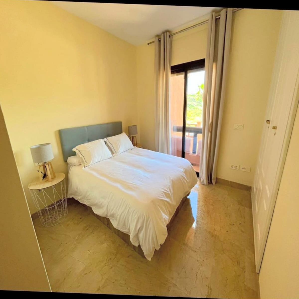 2 chambre Appartement à vendre à La Duquesa / Puerto de la Duquesa avec garage - 319 000 € (Ref: 9570306)