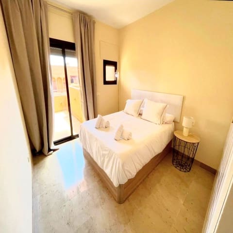 2 chambre Appartement à vendre à La Duquesa / Puerto de la Duquesa, Manilva avec garage - 319 000 € (Ref: 9570306)