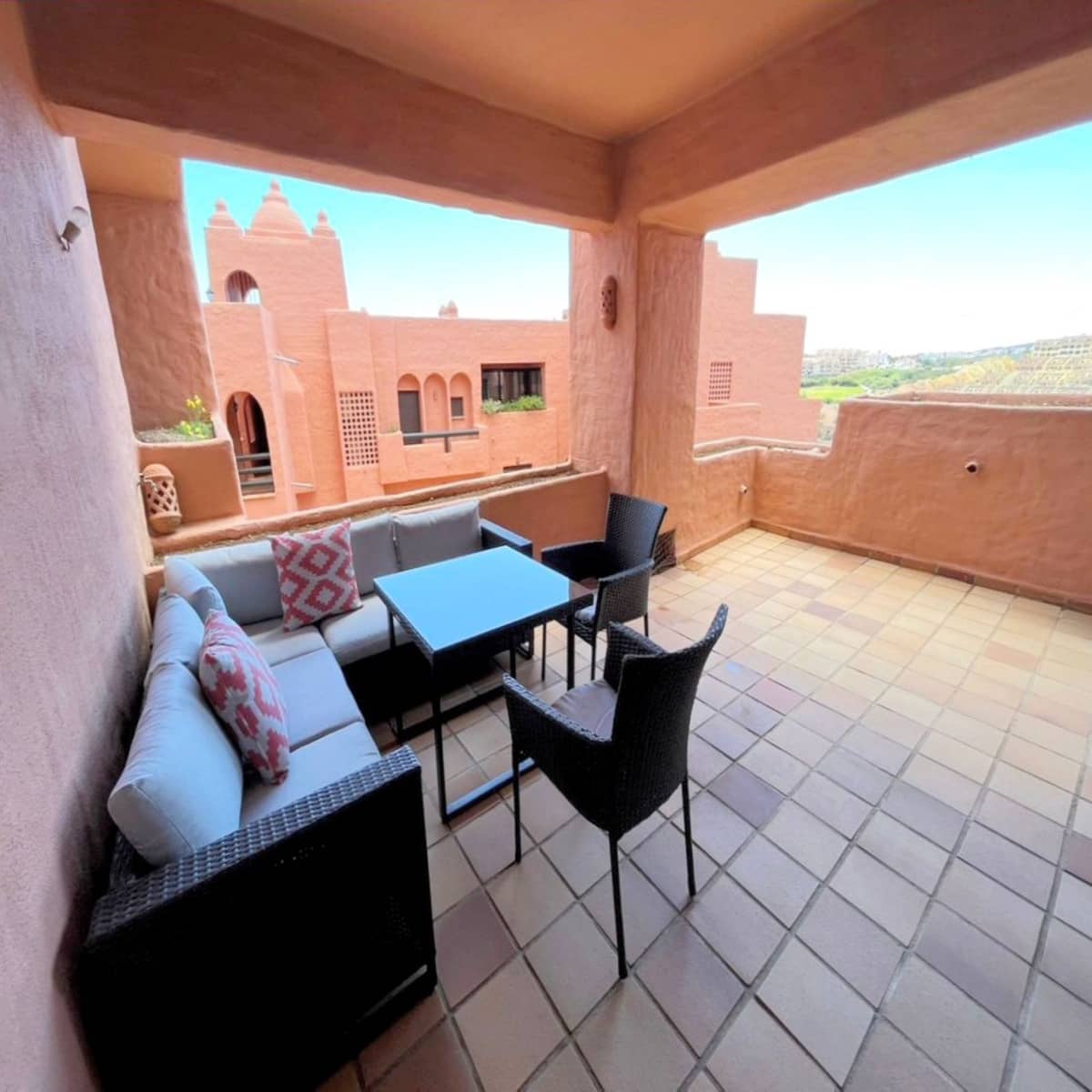 2 chambre Appartement à vendre à La Duquesa / Puerto de la Duquesa avec garage - 319 000 € (Ref: 9570306)