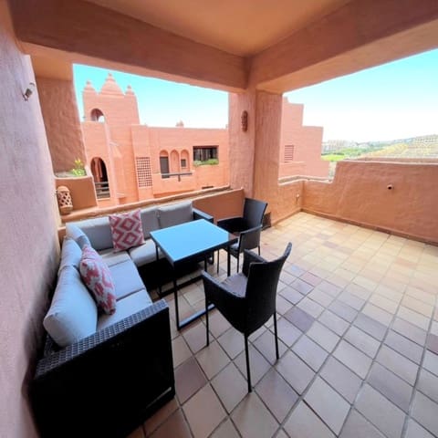 2 chambre Appartement à vendre à La Duquesa / Puerto de la Duquesa, Manilva avec garage - 319 000 € (Ref: 9570306)