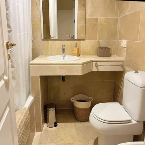 2 chambre Appartement à vendre à La Duquesa / Puerto de la Duquesa, Manilva avec garage - 319 000 € (Ref: 9570306)