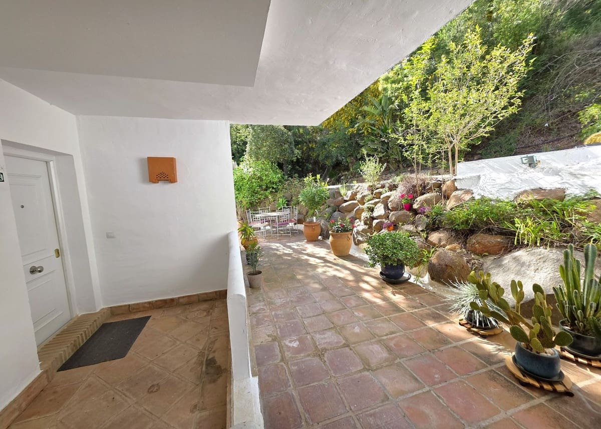 3 bedroom Apartment for sale in La Mairena - € 419,000 (Ref: 9570307)