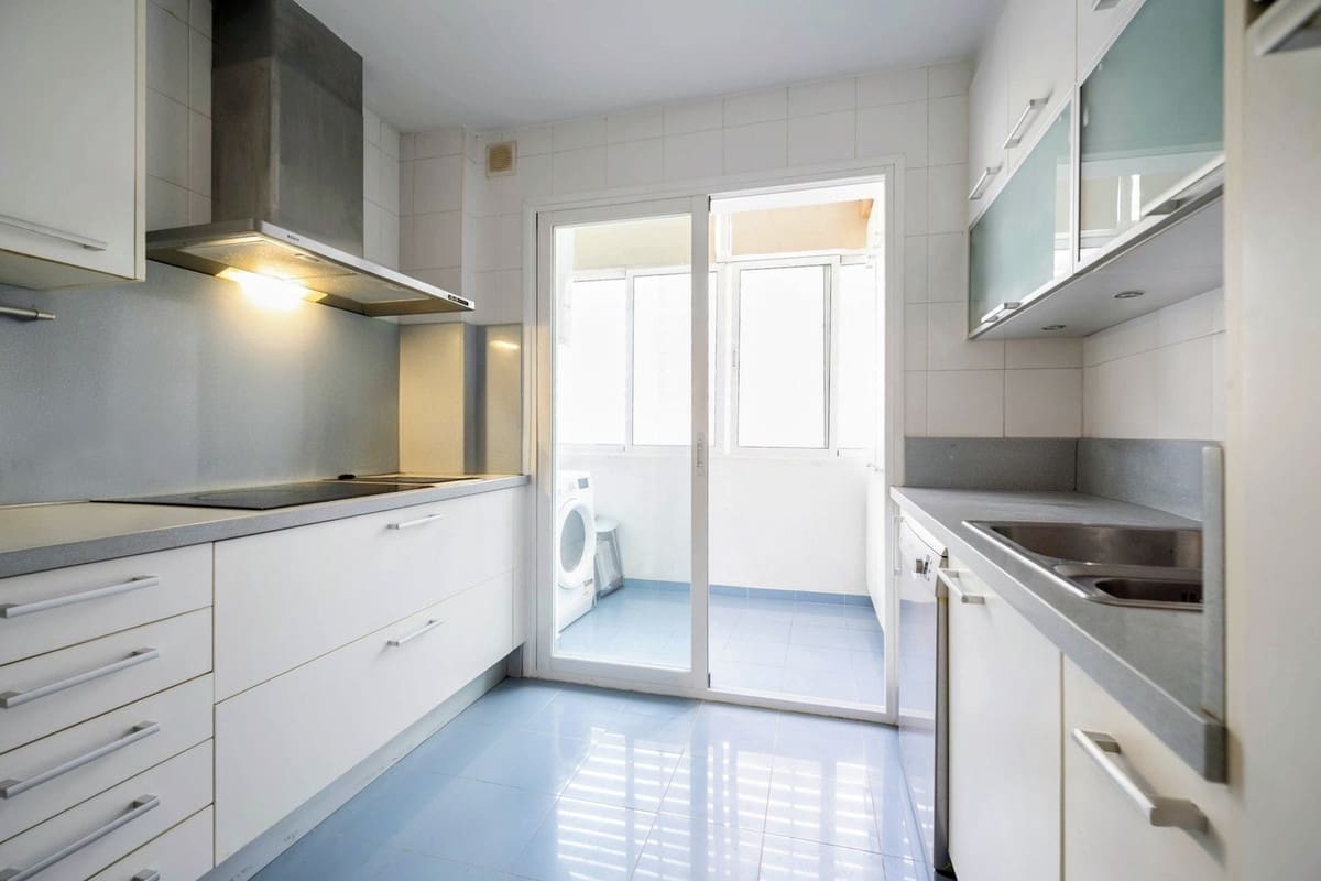 4 Zimmer Apartment zu verkaufen in Marbella mit Garage - 799.000 € (Ref: 9573662)