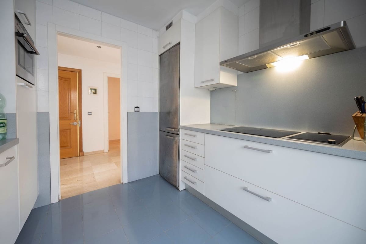 4 Zimmer Apartment zu verkaufen in Marbella mit Garage - 799.000 € (Ref: 9573662)