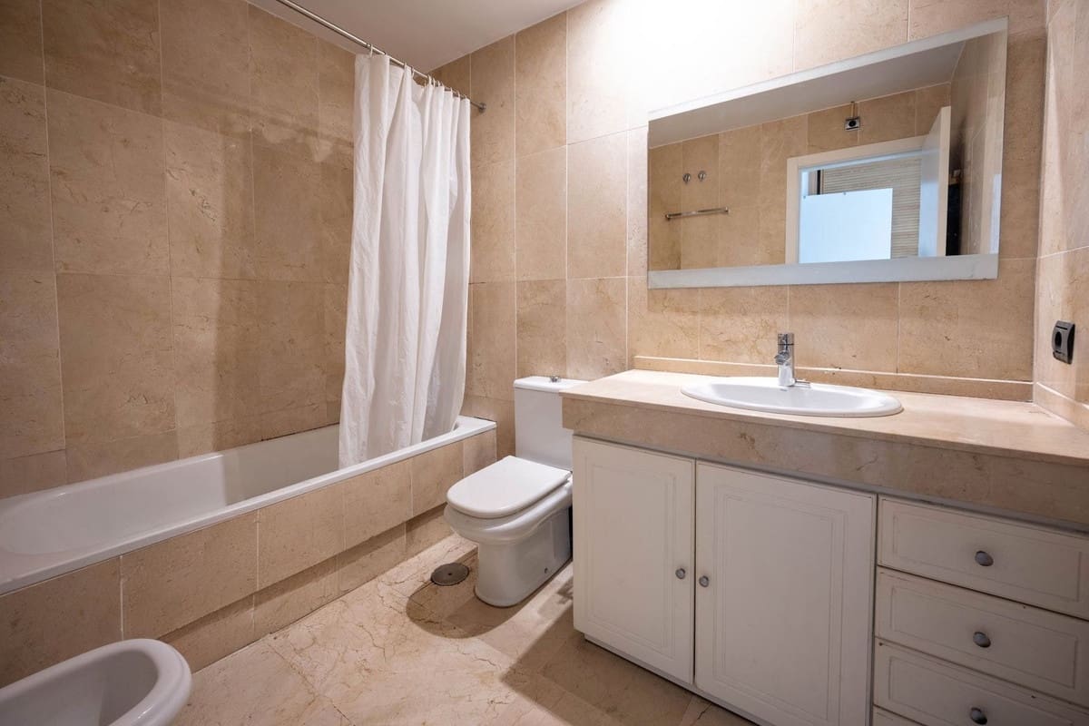 4 Zimmer Apartment zu verkaufen in Marbella mit Garage - 799.000 € (Ref: 9573662)