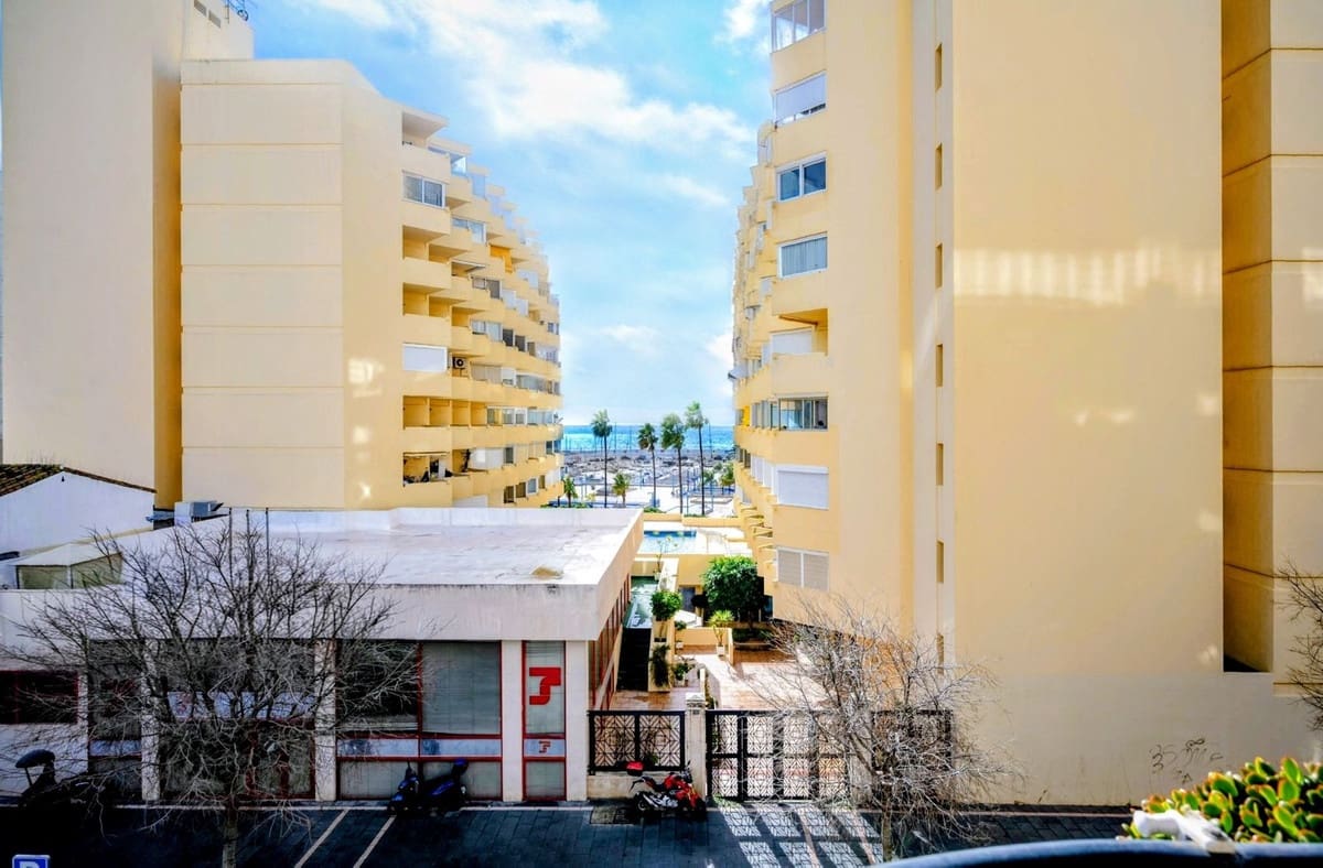 4 Zimmer Apartment zu verkaufen in Marbella mit Garage - 799.000 € (Ref: 9573662)