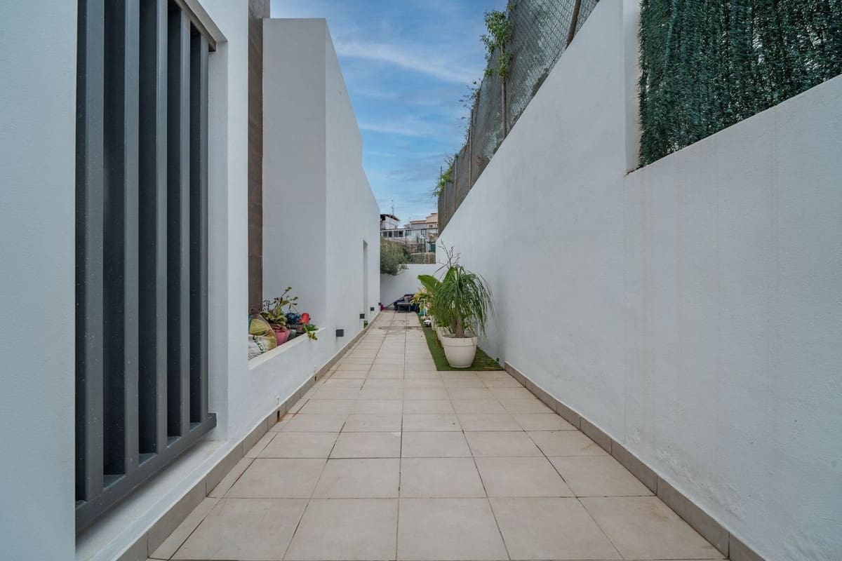 2 soverom Villa til salgs i Malaga by - € 795 000 (Ref: 9573663)