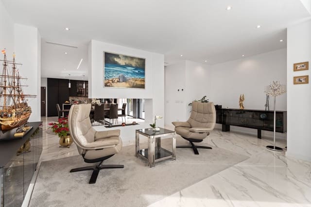 Chalet de 5 habitaciones en Parque Central, Estepona en venta con garaje - 4.150.000 € (Ref: 9575427)