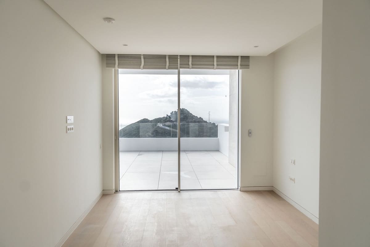 3 bedroom Penthouse for sale in Ojen with garage - € 1,890,000 (Ref: 9590471)