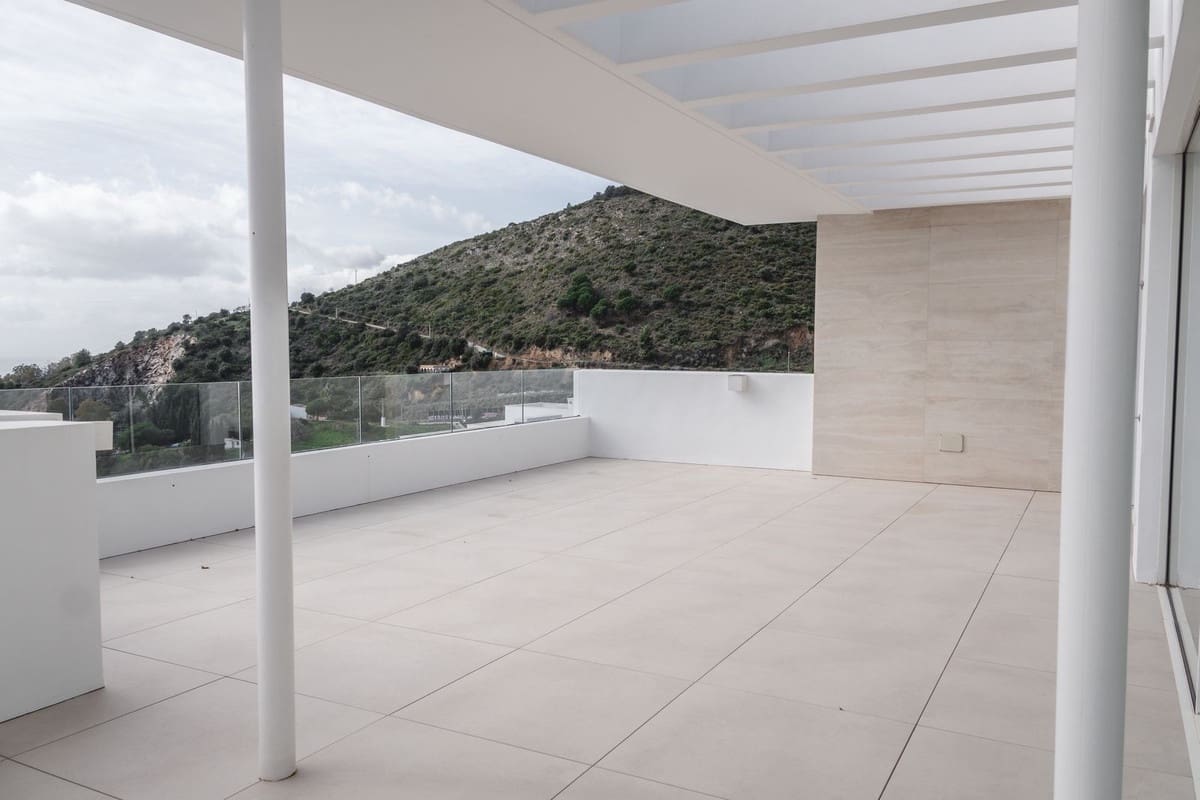 3 bedroom Penthouse for sale in Ojen with garage - € 1,890,000 (Ref: 9590471)