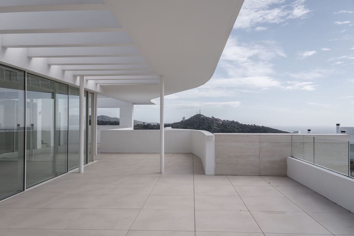 3 bedroom Penthouse for sale in Ojen with garage - € 1,890,000 (Ref: 9590471)