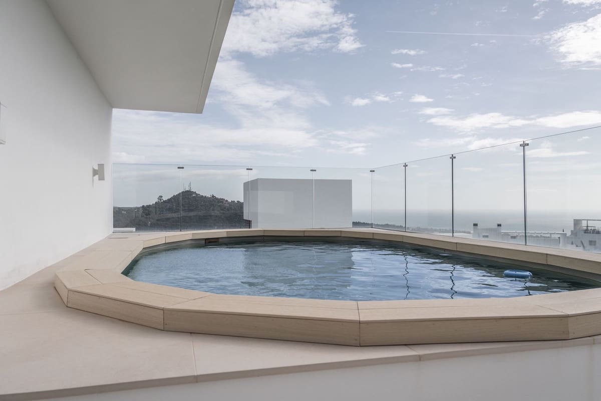 3 bedroom Penthouse for sale in Ojen with garage - € 1,890,000 (Ref: 9590471)