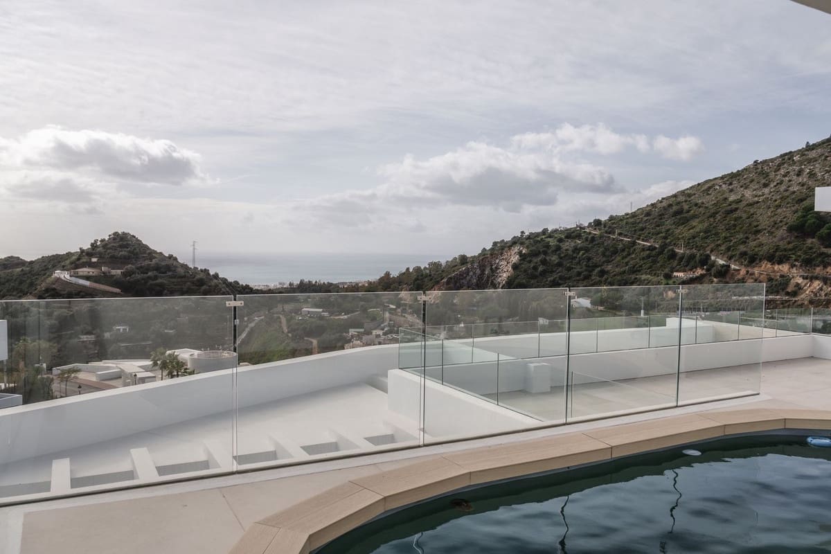 3 bedroom Penthouse for sale in Ojen with garage - € 1,890,000 (Ref: 9590471)