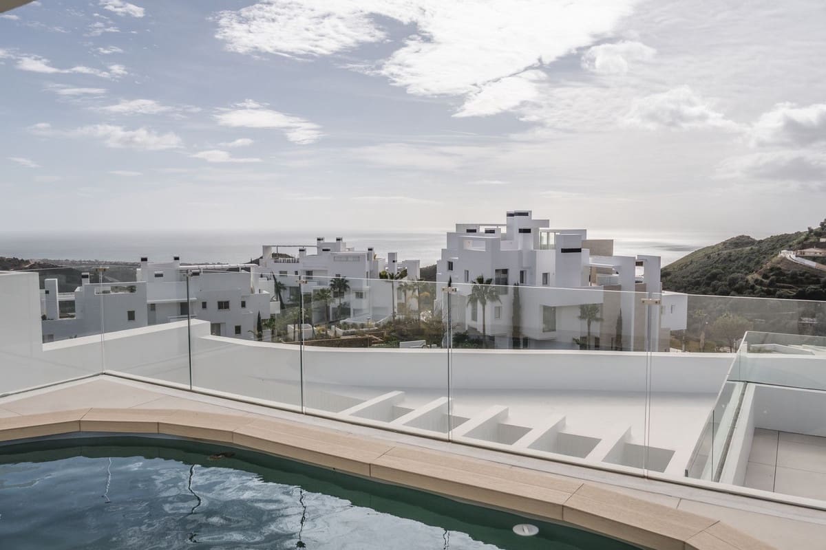 3 bedroom Penthouse for sale in Ojen with garage - € 1,890,000 (Ref: 9590471)