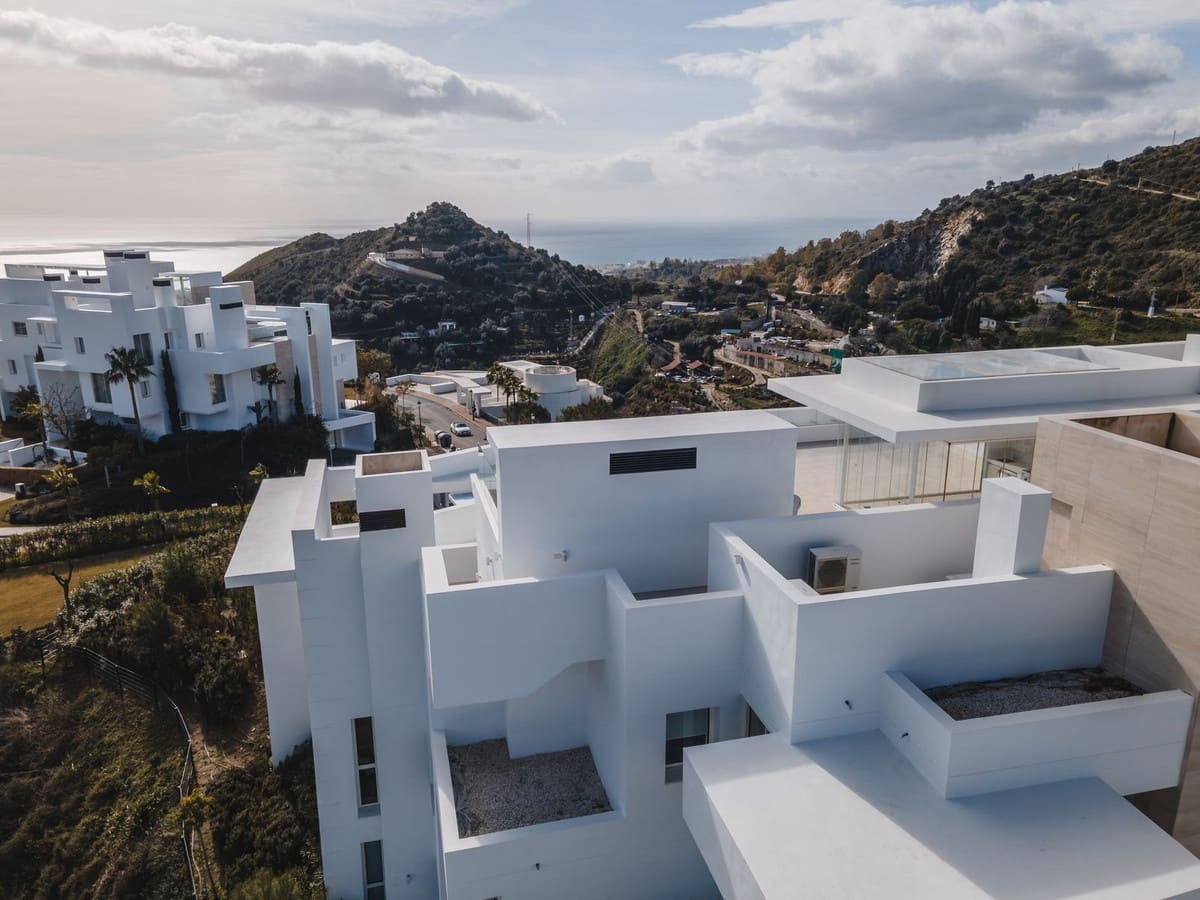 3 bedroom Penthouse for sale in Ojen with garage - € 1,890,000 (Ref: 9590471)