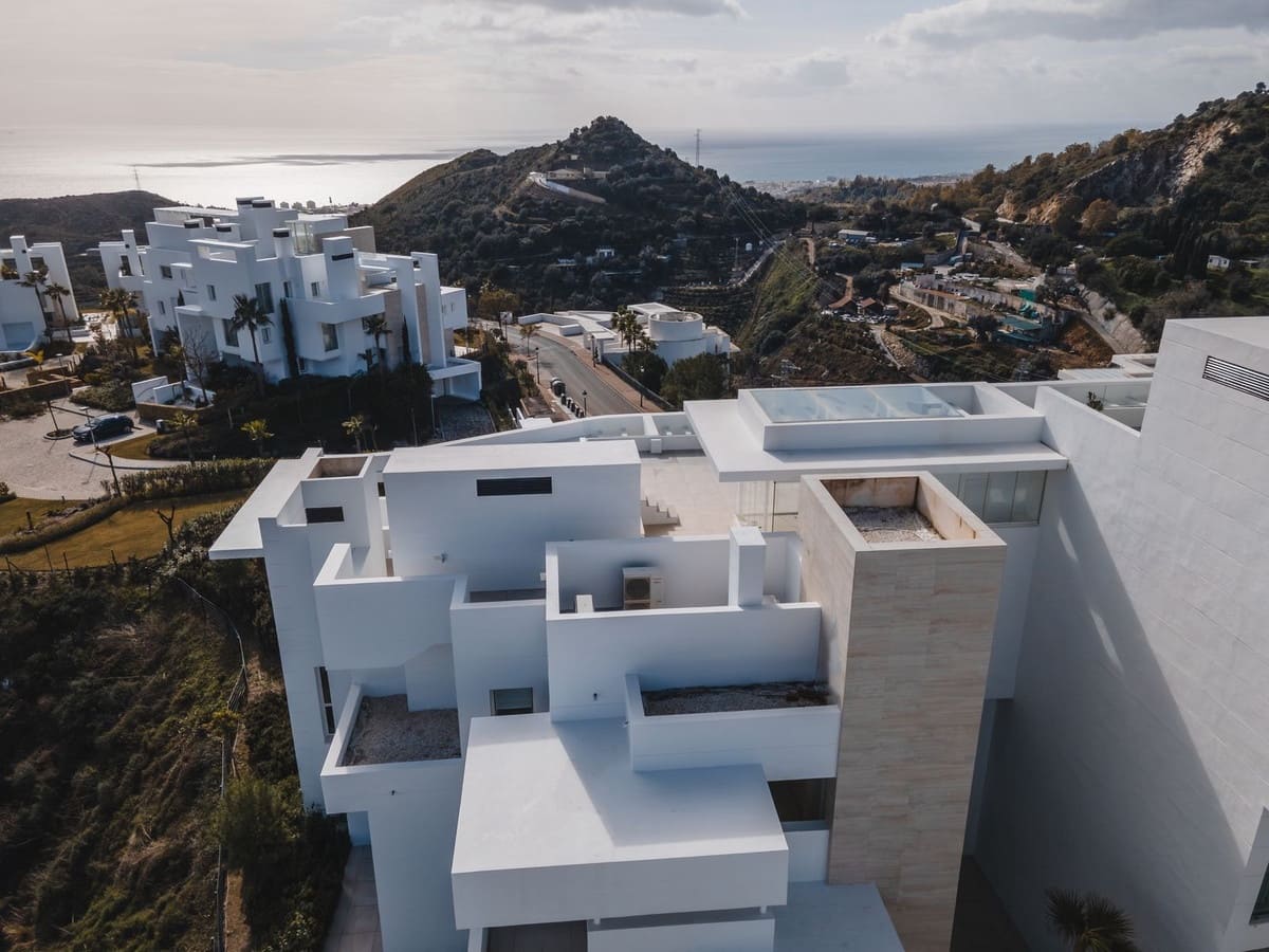 3 bedroom Penthouse for sale in Ojen with garage - € 1,890,000 (Ref: 9590471)