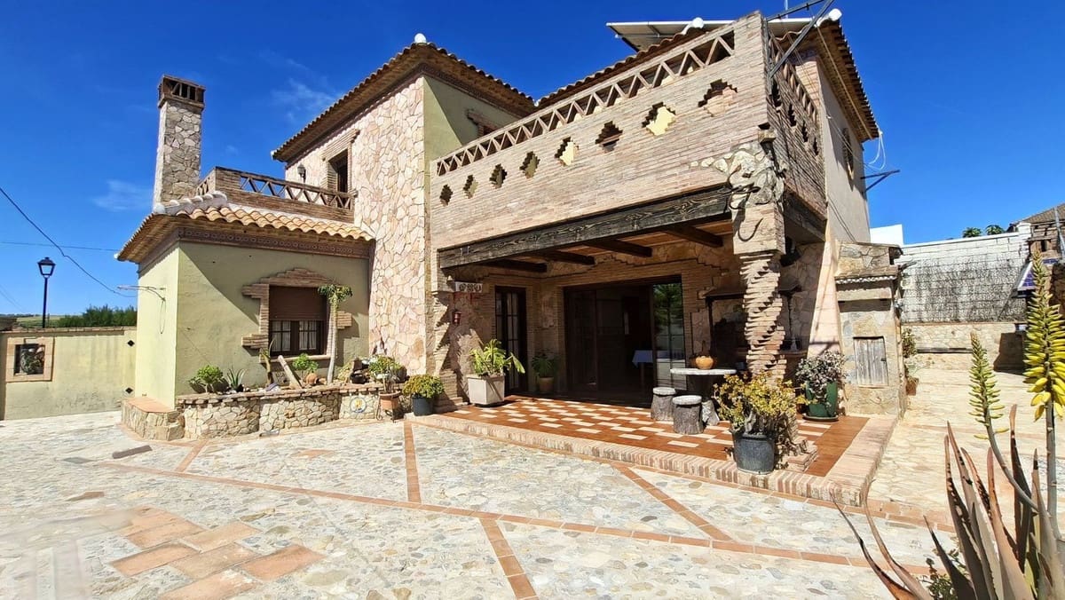 4 soverom Villa til salgs i Arriate - € 295 000 (Ref: 9590473)