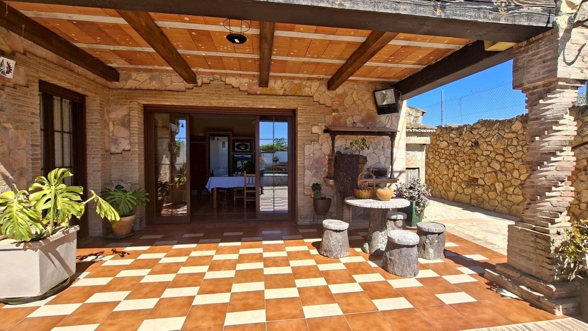 4 soverom Villa til salgs i Arriate - € 295 000 (Ref: 9590473)