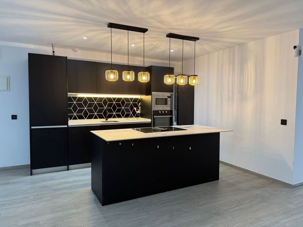 2 soveværelse Lejlighed til salg i Estepona - € 259.000 (Ref: 9598465)