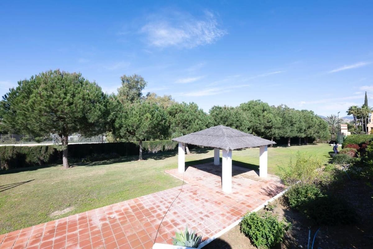 2 soveværelse Lejlighed til salg i Estepona - € 259.000 (Ref: 9598465)