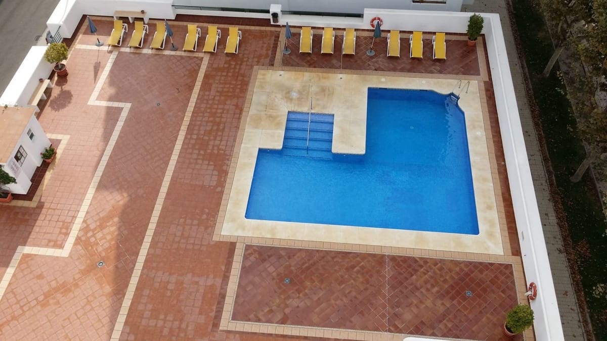 2 bedroom Apartment for sale in Fuengirola with garage - € 349,000 (Ref: 9606710)