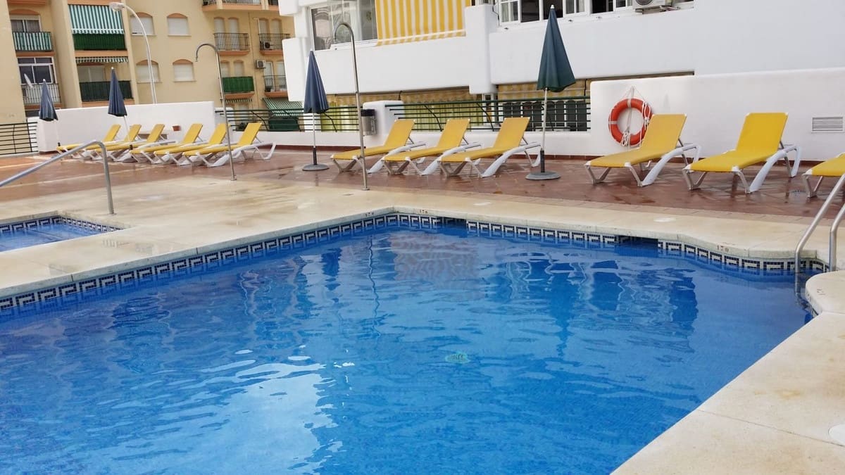 2 bedroom Apartment for sale in Fuengirola with garage - € 349,000 (Ref: 9606710)