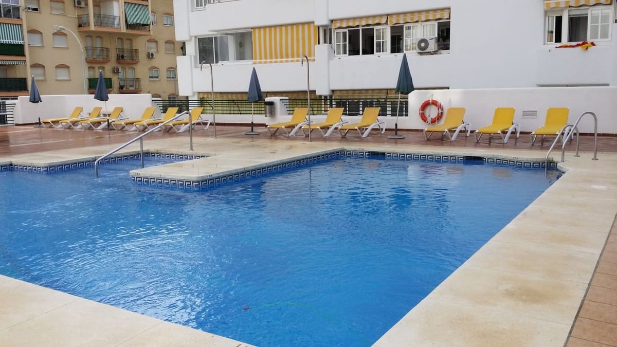 2 bedroom Apartment for sale in Fuengirola with garage - € 349,000 (Ref: 9606710)
