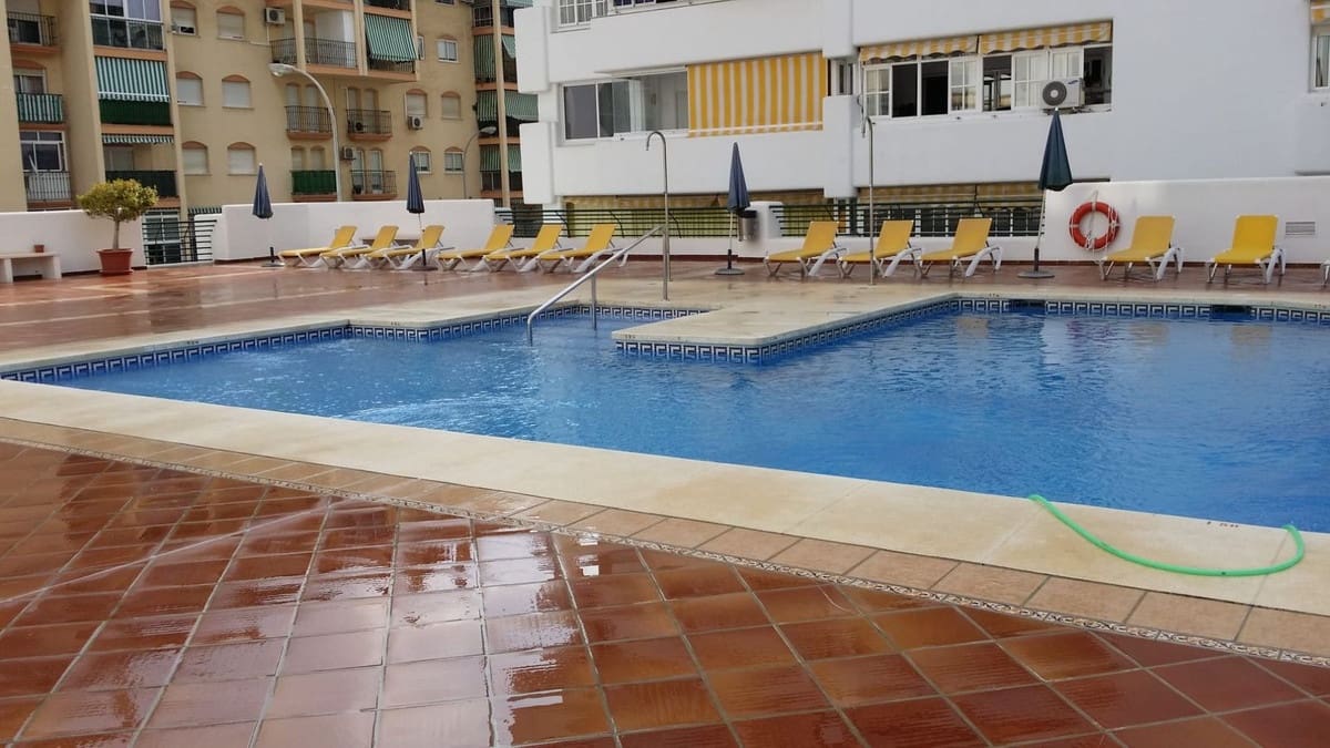 2 bedroom Apartment for sale in Fuengirola with garage - € 349,000 (Ref: 9606710)