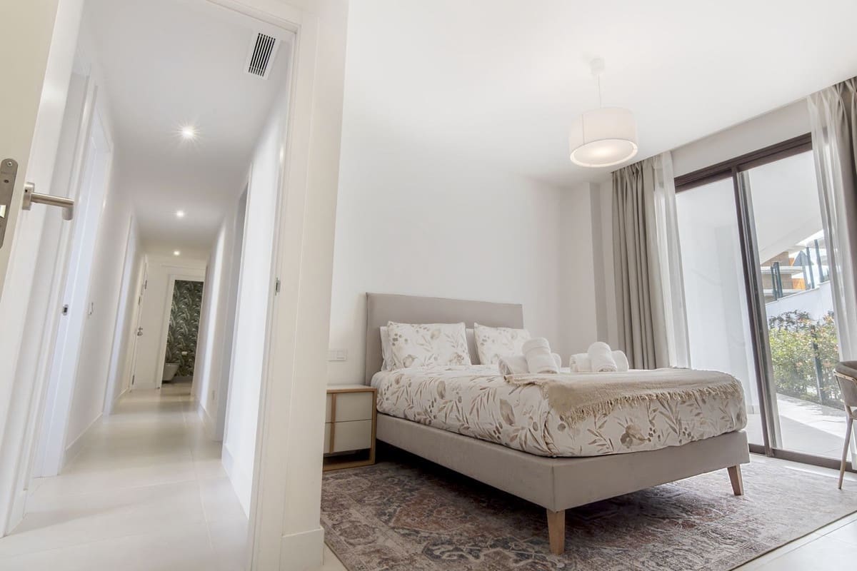 4 soveværelse Lejlighed til salg i Fuengirola med garage - € 780.000 (Ref: 9606715)